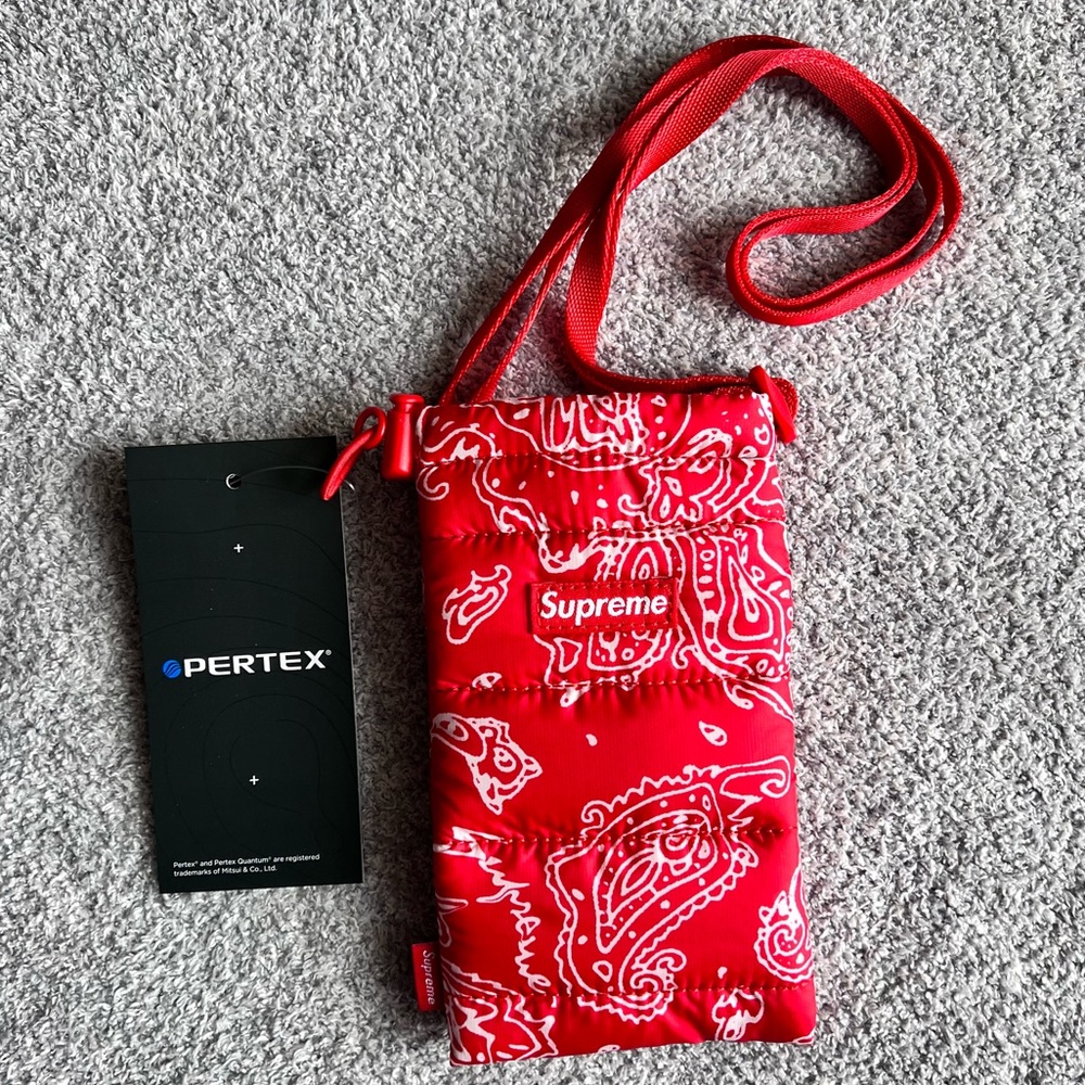 Supreme Puffer Neck Pouch, red paisley